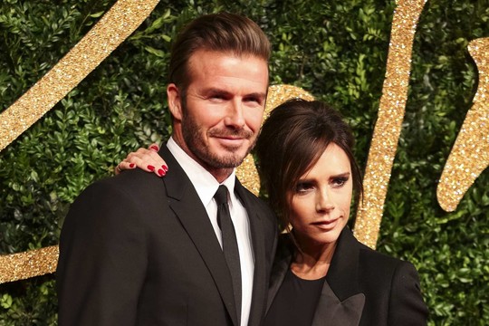 Žvaigždžių Naujieji: D. Beckhamo bučinys ir C. Ronaldo poza