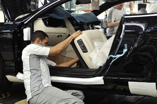 „Bentley“ gamyba iš arti: nuo šiol į prabangą žiūrėsite kitaip
