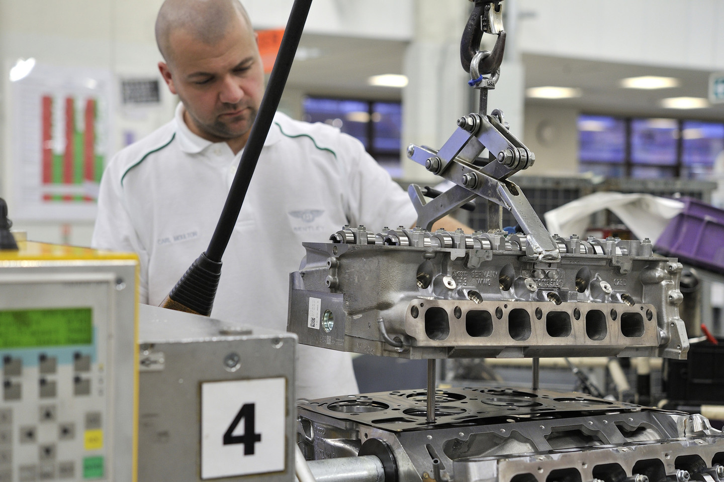 Kru gaminami ir „Bentley“ varikliai, bet į jų studiją lankytojai neįleidžiami.<br>Gamintojo nuot.