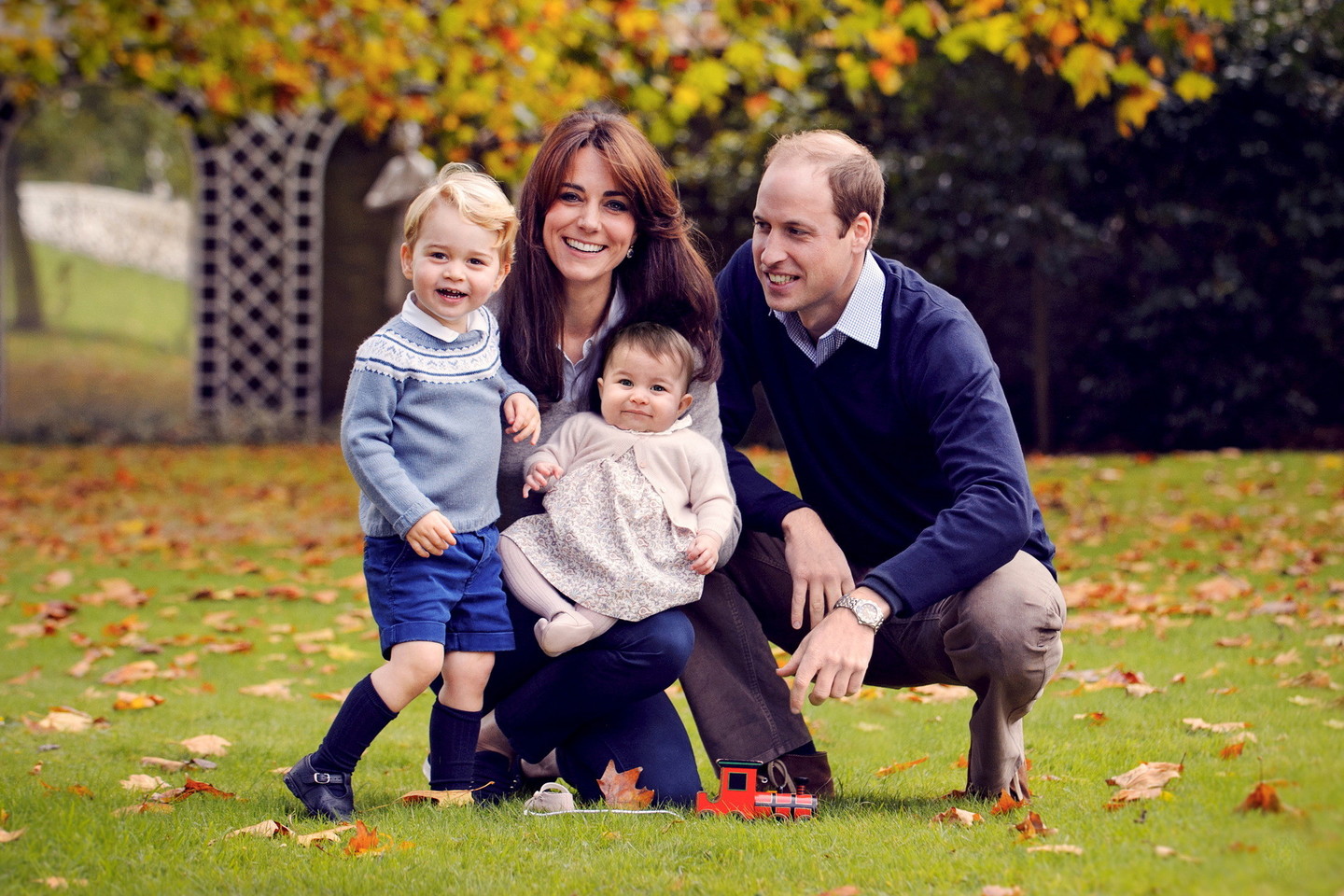 Princas Williamas su žmona Catherine, sūnumi George'u ir dukterimi Charlotte.