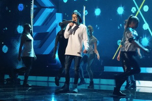 Tiesioginiame eteryje Jonatanas pamiršo dainos žodžius