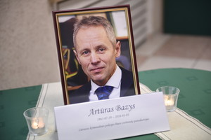 Pareigūnai gedi kalnuose žuvusio kriminalisto Artūro Bazio