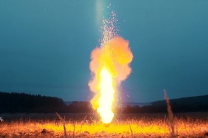 Įspūdinga: 10 tūkst. šaltųjų ugnelių vienu metu