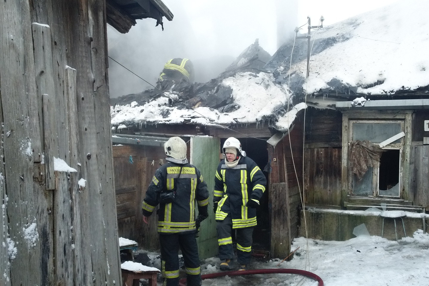 Vilniuje liepsnojo gyvenamasis namas, žuvo žmogus.