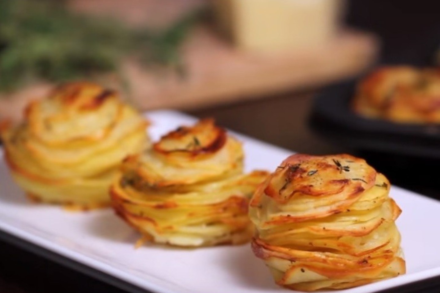 Bulvių bokšteliai.<br>Stopkadras iš Youtube/Home Cooking Adventures.