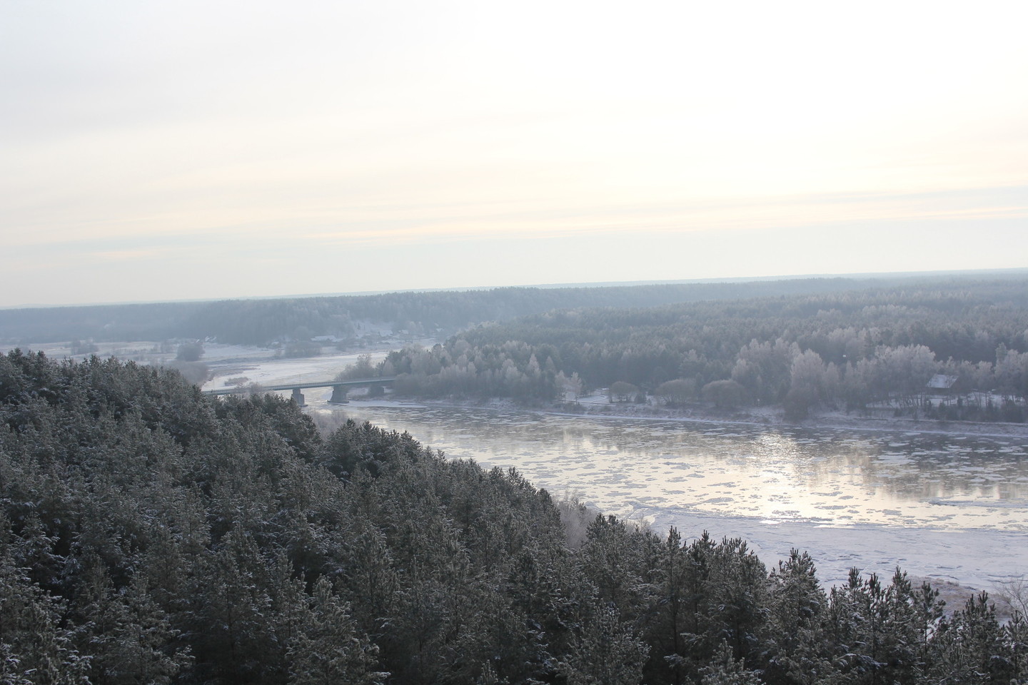 Stingdantis šaltis ne kliūtis – 5 jaunuoliai Naujuosius metus pasitiko keliaudami aplink Lietuvą.<br>E. Babelio nuotr.