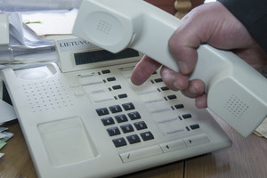 Pacientai įsiutę: už skambutį medikams lupa kosminę kainą