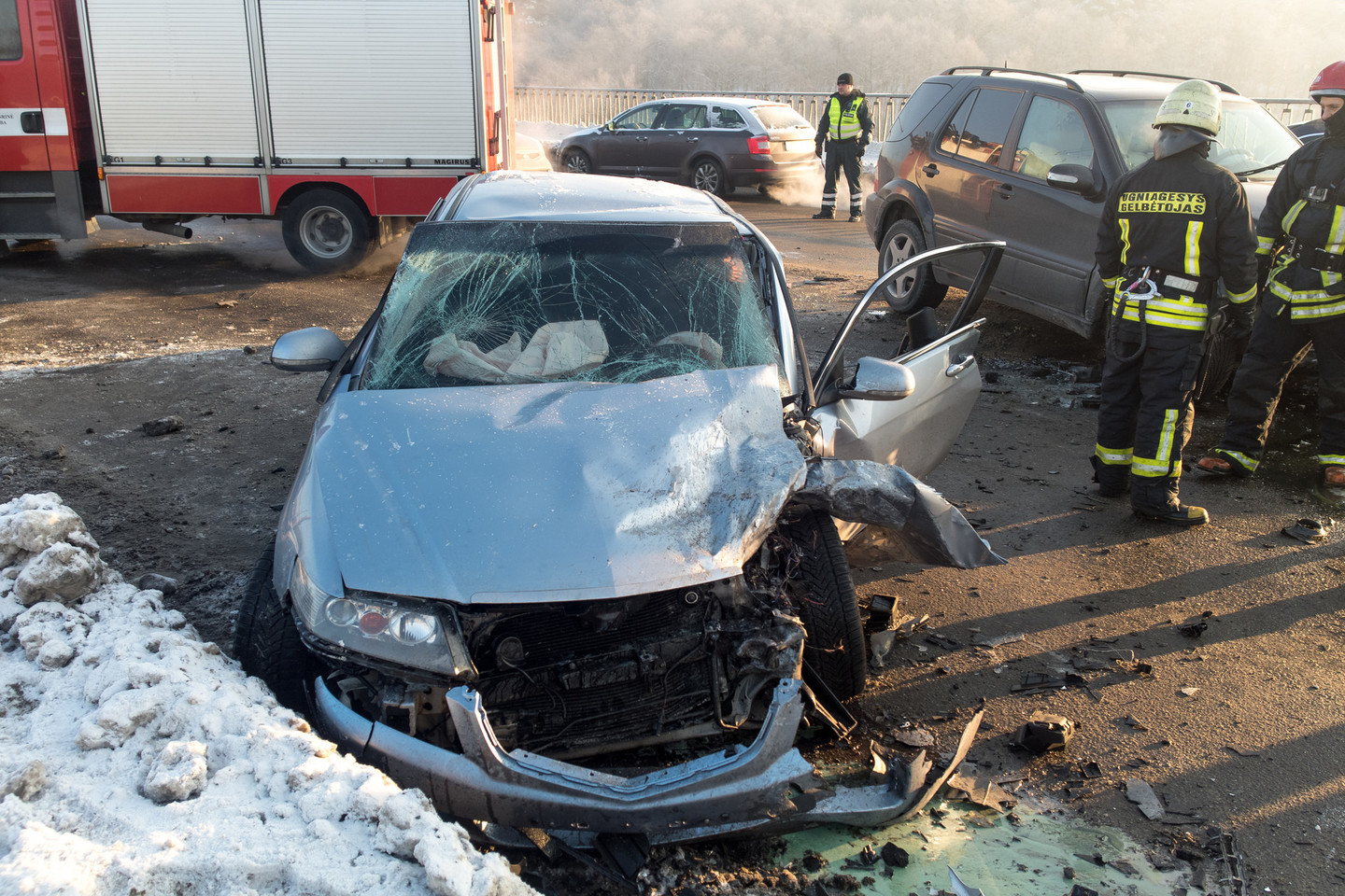 Vilniuje susidūrė 3 automobiliai, nukentėjo dvi moterys.
