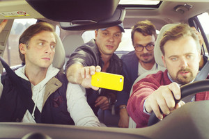 Nauja komedija „Tarp mūsų, berniukų...“ nukarūnavo „Redirected“