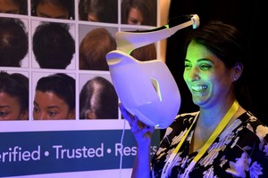 CES 2016: išmanieji batai ir gyvūnus prižiūrintys dubenėliai