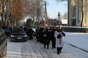 Šulinyje mirusių vaikų brolis ir sesė paimti iš močiutės