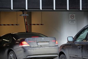 Atšalus orams vairuotojai suįžūlėjo: rado, kur sugrūsti mašinas