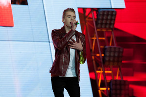 Dainuojantį emigrantą nustebino „Eurovizijos“ komisijos pastabos