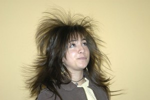 Ką daryti, kad plaukai žiemą nesielektrintų?