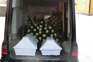 Du vaikai jau palaidoti, o du priglaudė dėdė