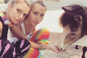 Buvusi Miley Cyrus mylimoji paviešino itin erotiškas nuotraukas