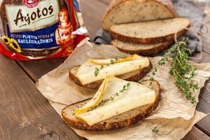 Mėgstamiausi lietuvių sumuštiniai – vis dar su dešra ir sūriu