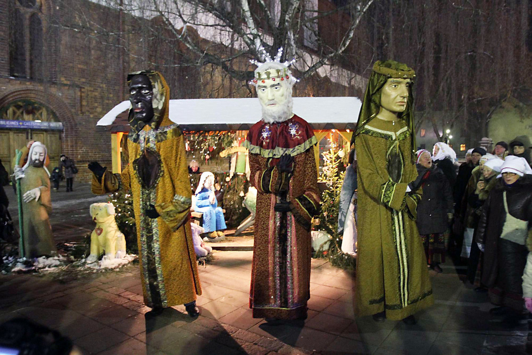 Trijų Karalių kelionė Laisvės alėja ir Vilniaus gatve baigėsi Rotušės aikštėje.<br>M.Patašiaus nuotr.