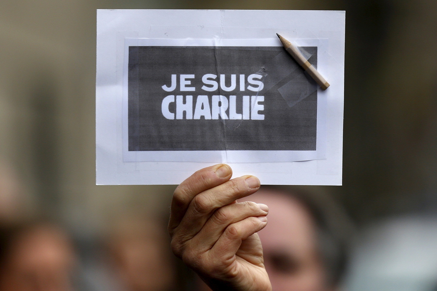 „Charlie Hebdo“, nepaisant skausmingų sukrėtimų, išliko toks pat drąsus, toks pat provokuojantis, toks pat tiesmukiškas, kaip ir anksčiau.<br>„Reuters“/“Scanpix“ nuotr.
