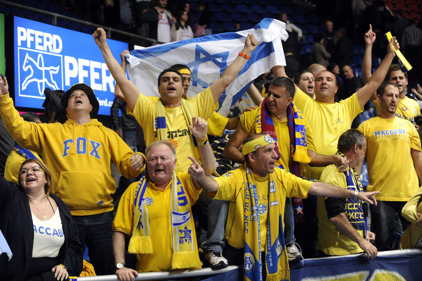 „Maccabi“ ekipos sirgaliai nenoriai pradėjo lankyti savo ekipos mačus, kai klubas persikėlė į Europos taurę.