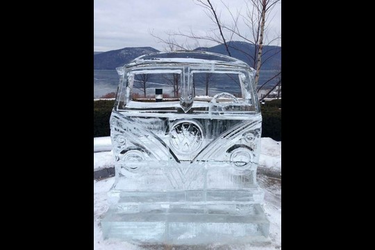 Pasaulio menininkai kūrė įvairiausias ledo skulptūras.<br>„Twitter“ nuotr.