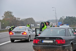 Ištisinės linijos taisyklė: vairuotojai kartoja vieną klaidą