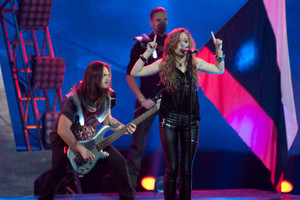 Ugnė Smile kviečia išgirsti net dvi „Eurovizijai“ skirtas dainas