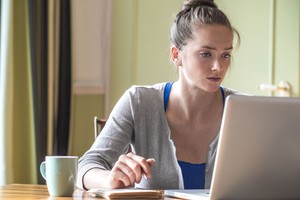 Studentė įsidarbino parduotuvėje. Norint išeiti – grasinimai?