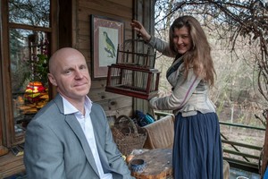 Vyrų nesuprasta menininkė rado laimę su sendaikčių pardavėju