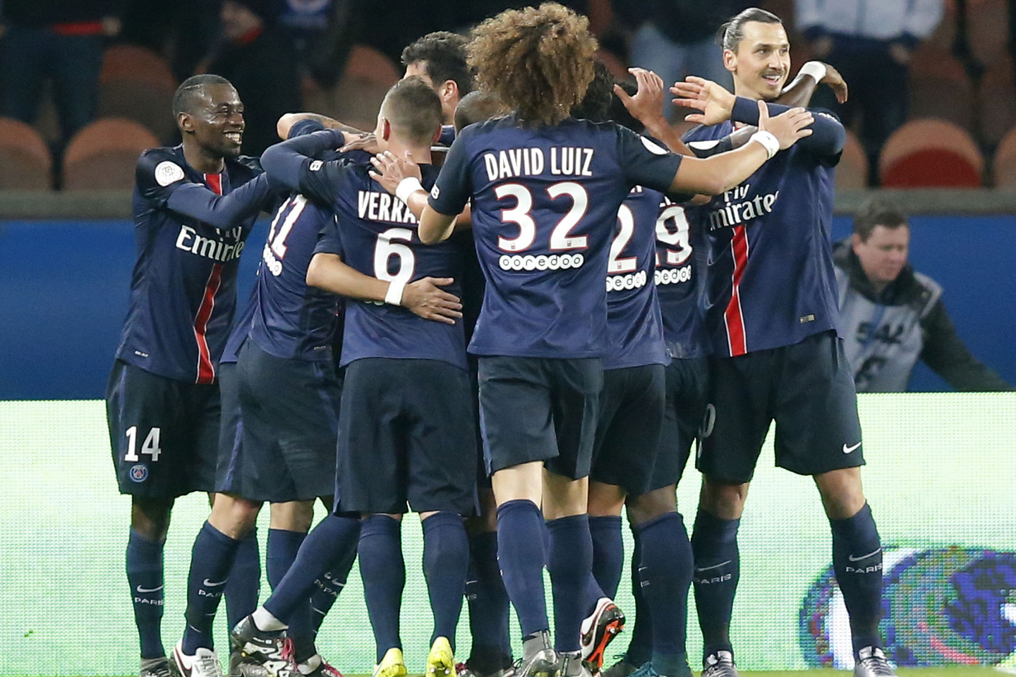 PSG lyderis Z.Ibrahimovičius sveikino ekipos žaidėjus su įvarčiu