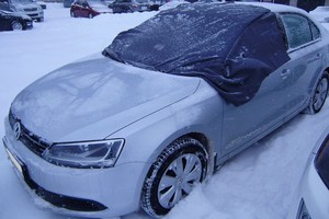 Antklodė ant priekinio stiklo: kam to reikia?