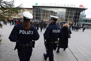 Smurto atvejų Naujųjų išvakarėse Kelne skaičius padidėjo iki 516