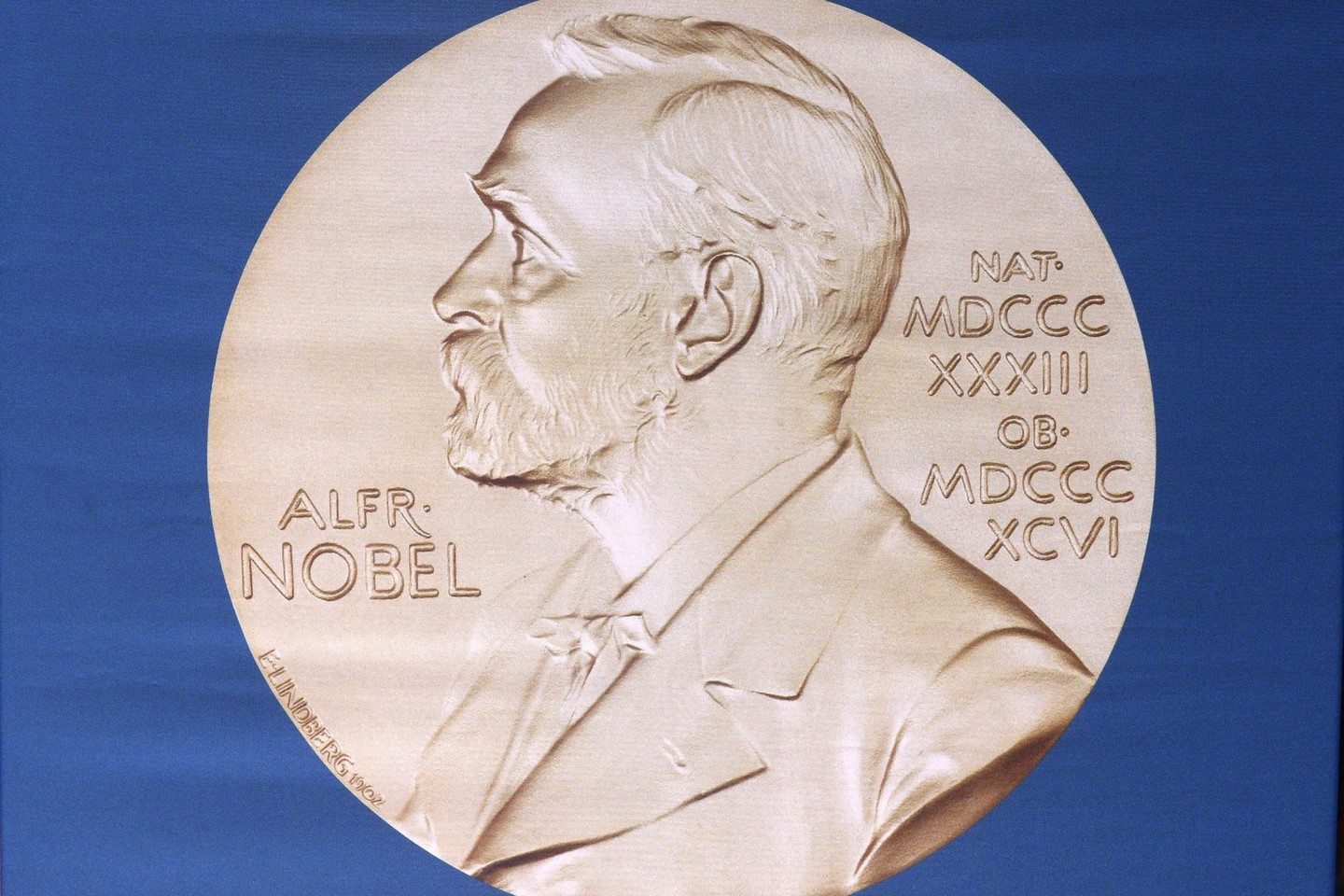 Nobelio premijos laureatams įteikiamas toks medalis.