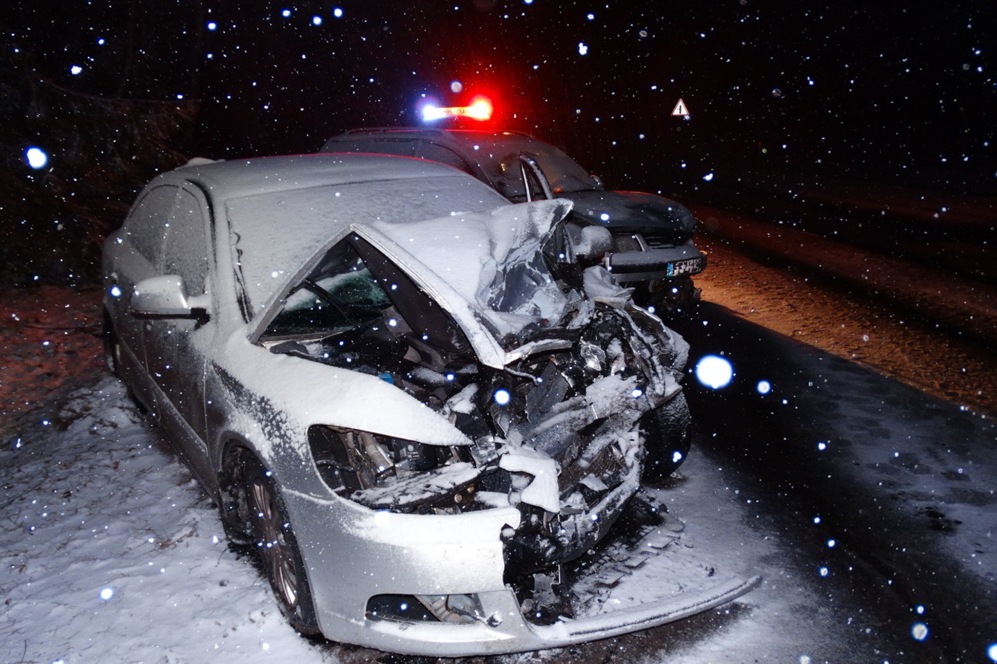 Gausiai iškritęs sniegas šalies vairuotojams kiekvieną kartą tampa siurprizu.<br>Arūno Karaliūno nuotr.