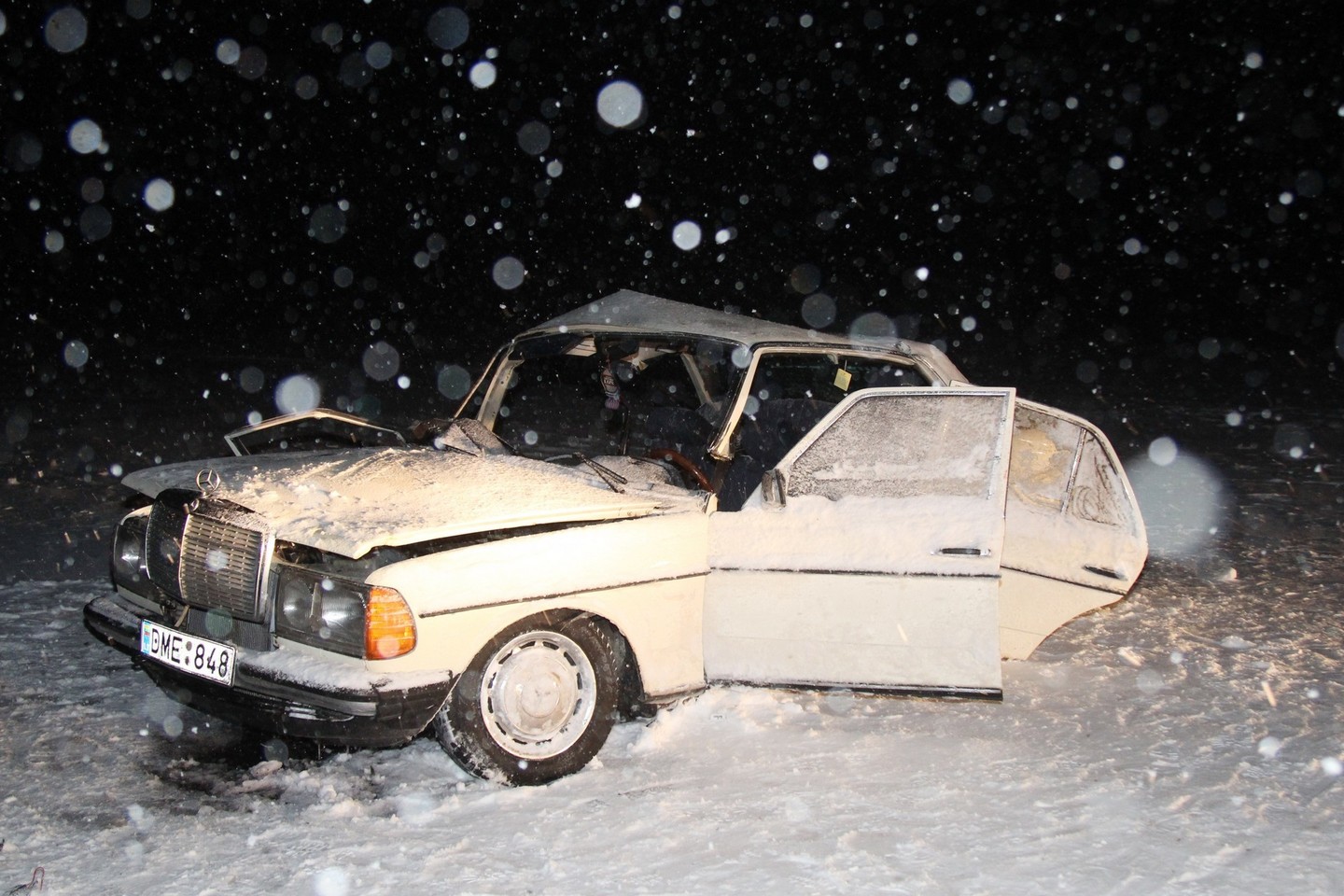 Pasilinksminimas aerodrome penkiems jaunuoliams atnešė gausybę kaulų lūžių.<br>Ričardo Vitkaus nuotr.