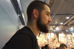 „Raptors“ žaidėjai juokiasi: „Tik neduokit Jonui šautuvo“