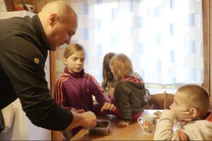 Dainininkas Valdas Burnys neišgali vaikui nupirkti žieminių batų