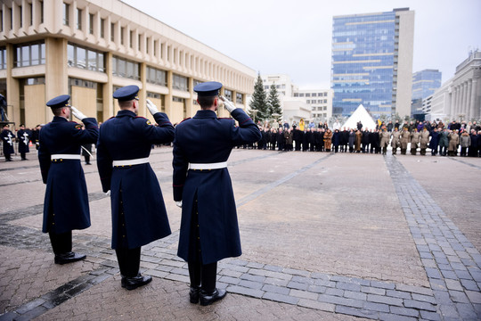 Iškilmės Nepriklausomybės aikštėje, prie Seimo.<br>J.Stacevičiaus nuotr.