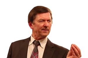 Veidmainiai – parlamente, profesorius – prie laužo