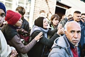 Danai atims iš migrantų pinigus