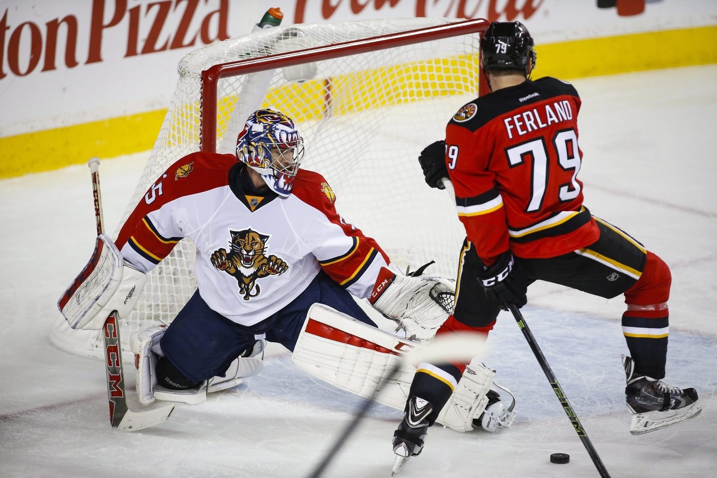 „Florida Panthers“ vartininkas Al Montoya net 6 kartus traukė ritulį iš savo vartų