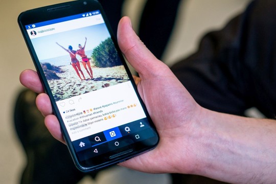 „Instagram“ prezidentės laisvę suplakė su nuogomis krūtimis