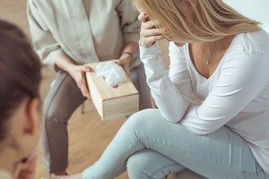 Gimdymas namuose – tarsi vaikščiojimas peilio ašmenimis