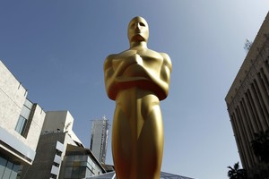 Paskelbtos „Oskarų“ nominacijos: favoritas – „Hju Glaso legenda“