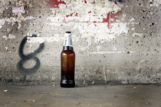 Naktį Marijampolėje prie baro subadytas alaus pirkėjas