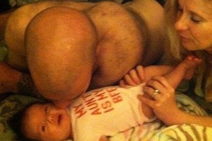 Nekalta šeimos nuotrauka internete sukėlė gauruotų minčių