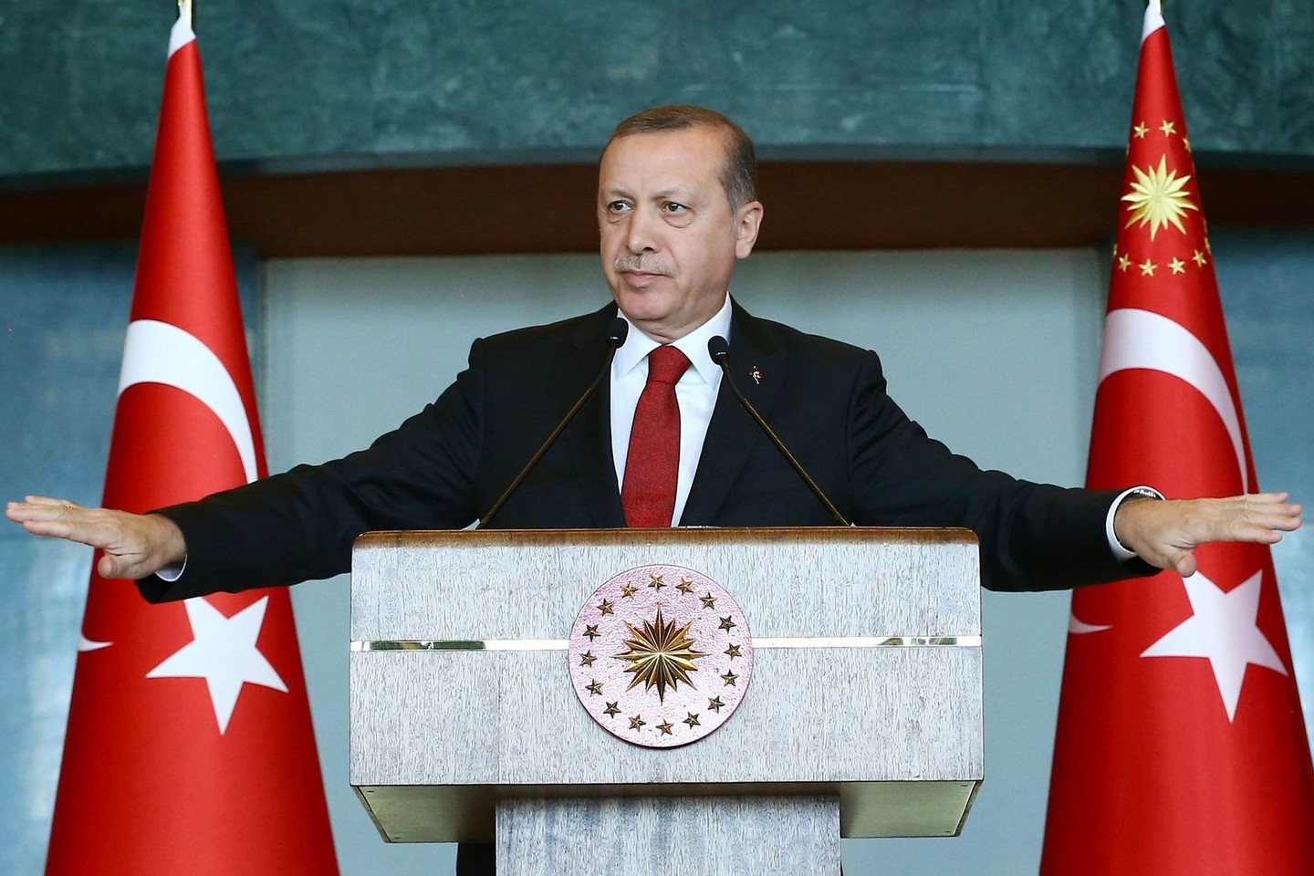 Peticija pavadinimu „Mes nedalyvausime šiame nusikaltime“ supykdė prezidentą Recepą Tayyipą Erdoganą.<br>AFP nuotr.