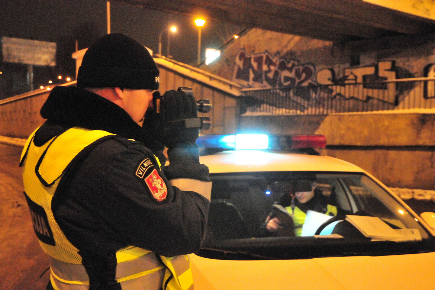 Per pusantros valandos kelių policijos pareigūnai Vilniuje sulaikė keturis greitį viršijusius vairuotojus.<br>A.Vaitkevičiaus nuotr.