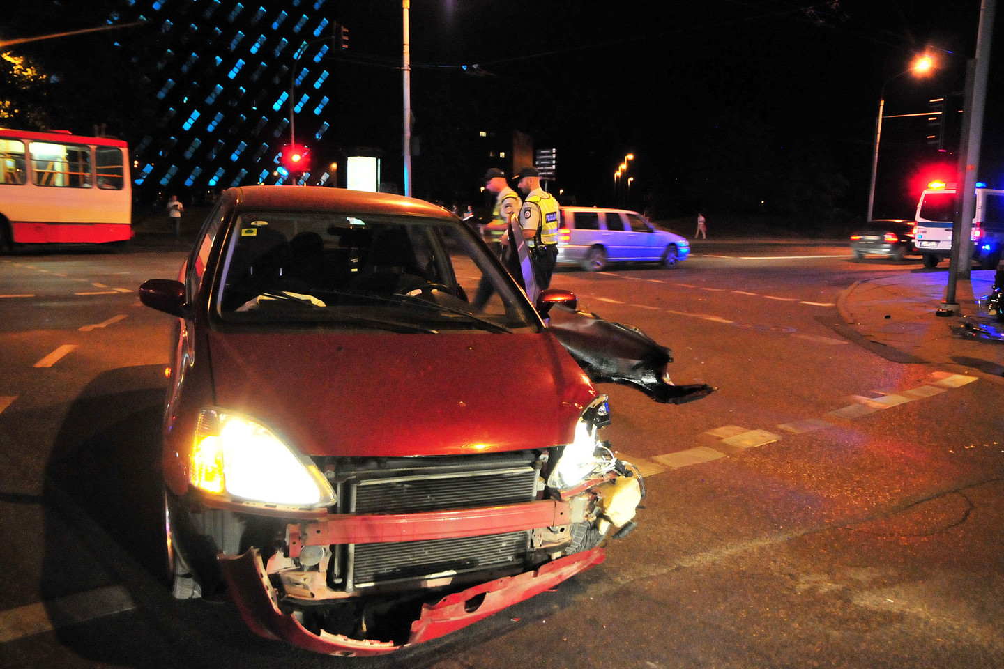 „Honda Civic“ per susidūrimą buvo apgadinta.