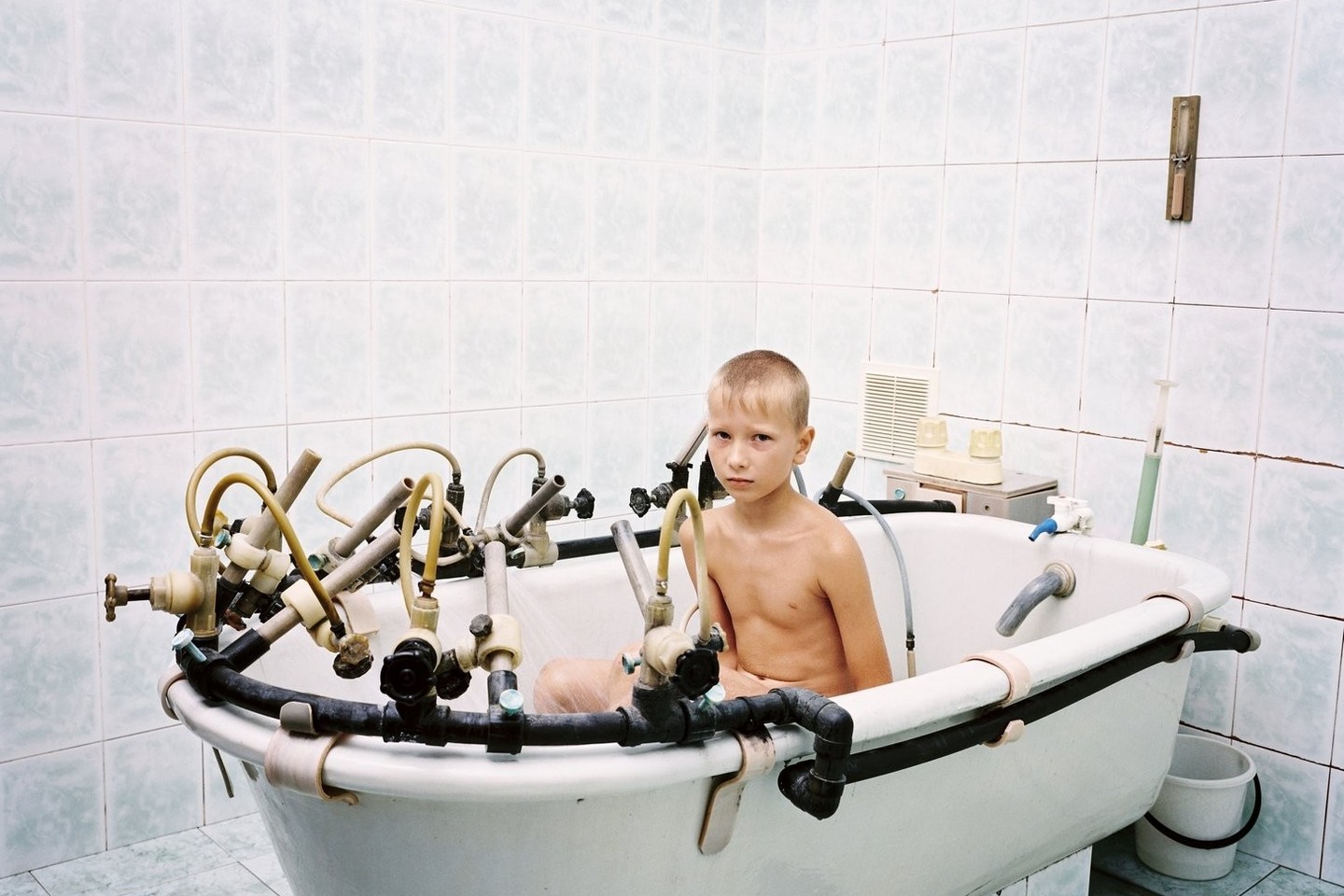 Olandų kūrėjai – fotografas Robas Hornstra ir publicistas Arnoldas van Bruggenas – lietuviams pristato savo projektą „Sočio projektas“, kuris laikomas chrestomatiniu lėtosios fotožurnalistikos pavyzdžiu.<br>© Rob Hornstra / The Sochi Project. From: An Atlas of War and Tourism in the Caucasus (Aperture).